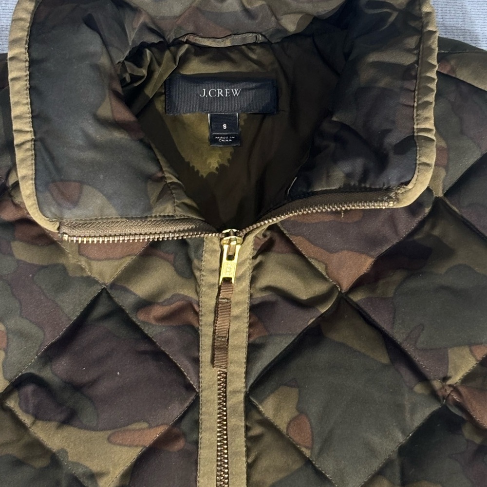 J.Crew Camo Quilted Down Puffer Vest Men’s‎ Small Green Zip Insulated Sleeveless - Picture 8 of 14